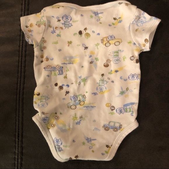 2 Baby Onesies - Picture 7 of 7